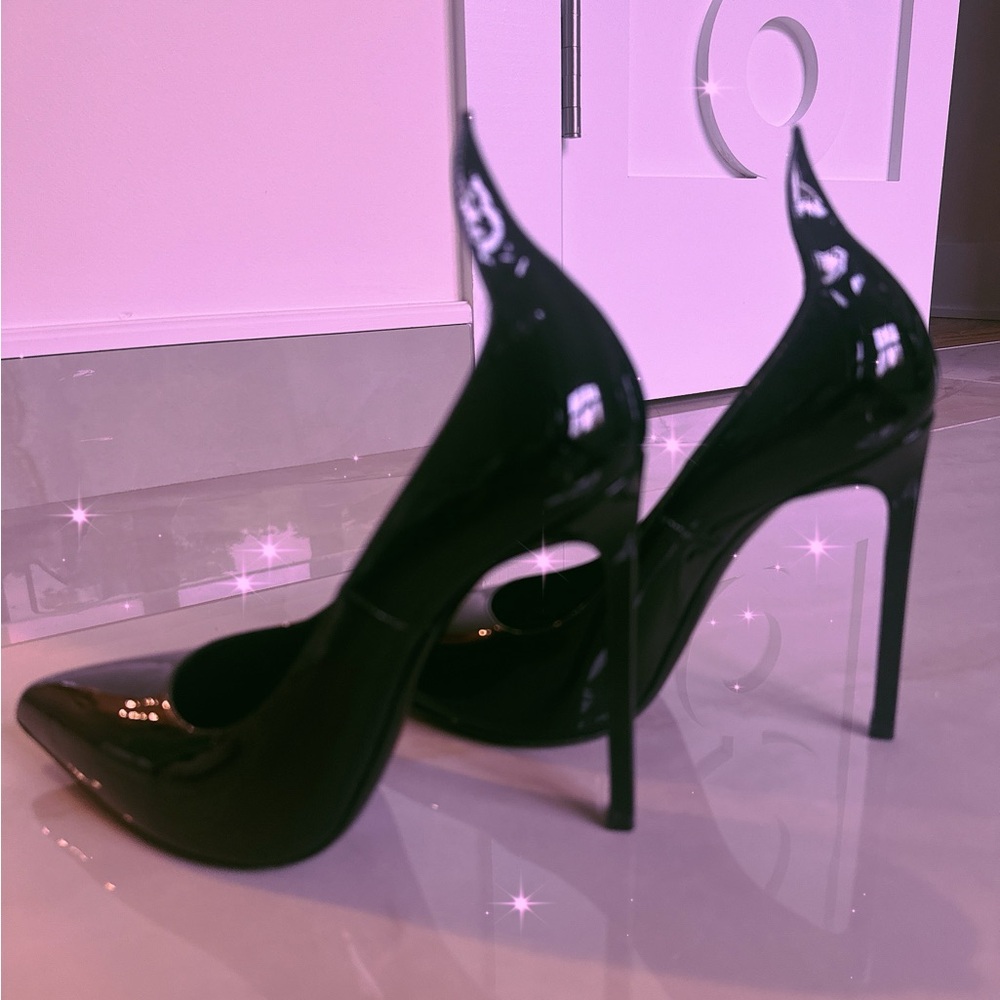 YSL black shiny leather pointy toe pump